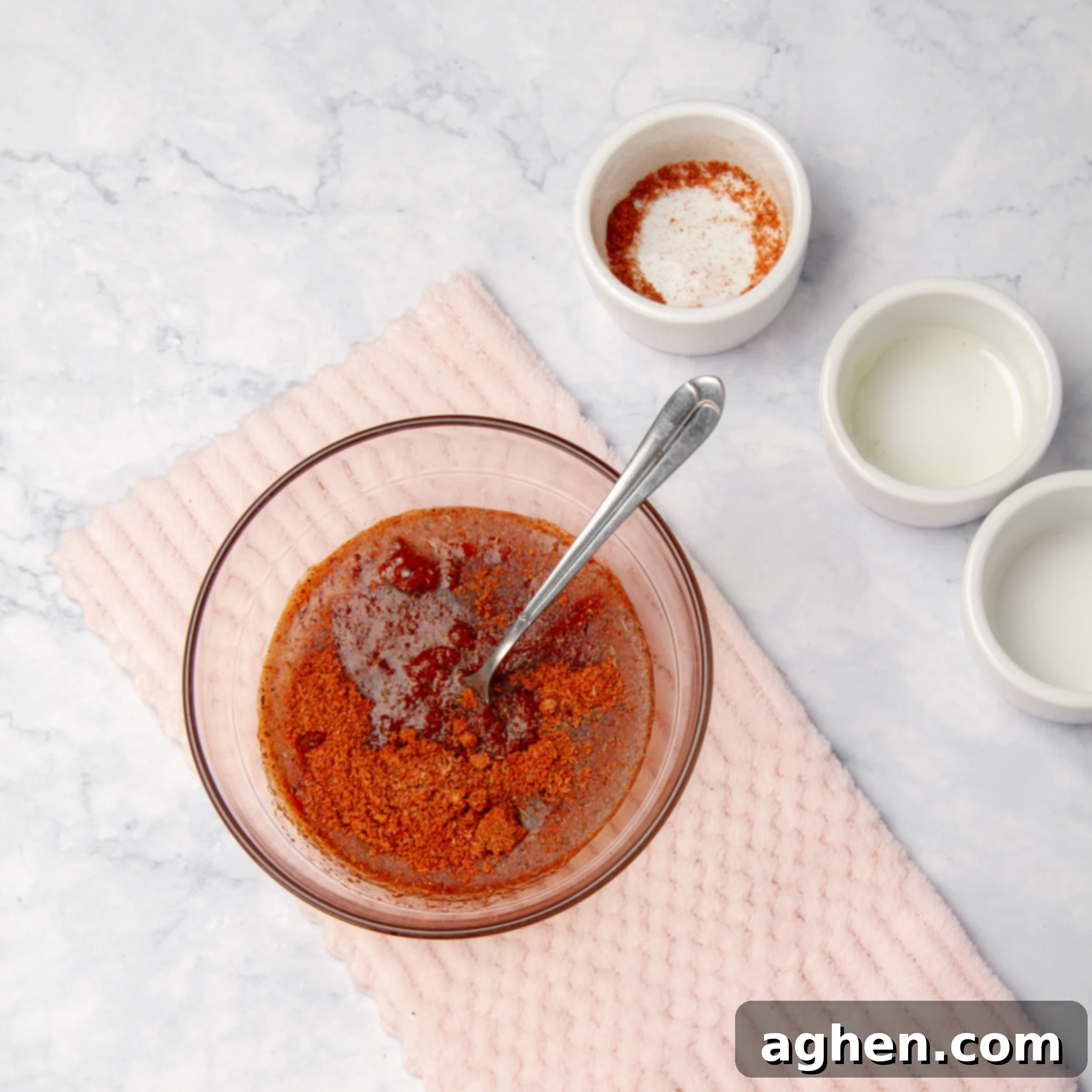 Weight Watchers Diyeti İçin Harika Ev Yapımı Tostitos Atıştırmalığı 5 Vegetable oil, apple cider vinegar, and taco seasoning mixed thoroughly in a small bowl.