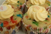 Funfetti Cupcakes with Creamy Vanilla Pudding Frosting