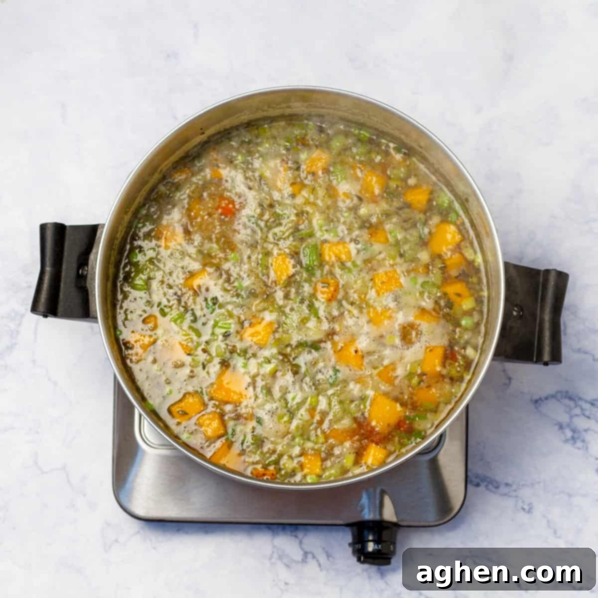 Weight Watchers Kinoa Çorbası: Lezzetli Bir Öğle Yemeği Keyfi 7 Quinoa Soup simmering gently in a pot on the stovetop, covered, allowing flavors to meld and quinoa to cook.