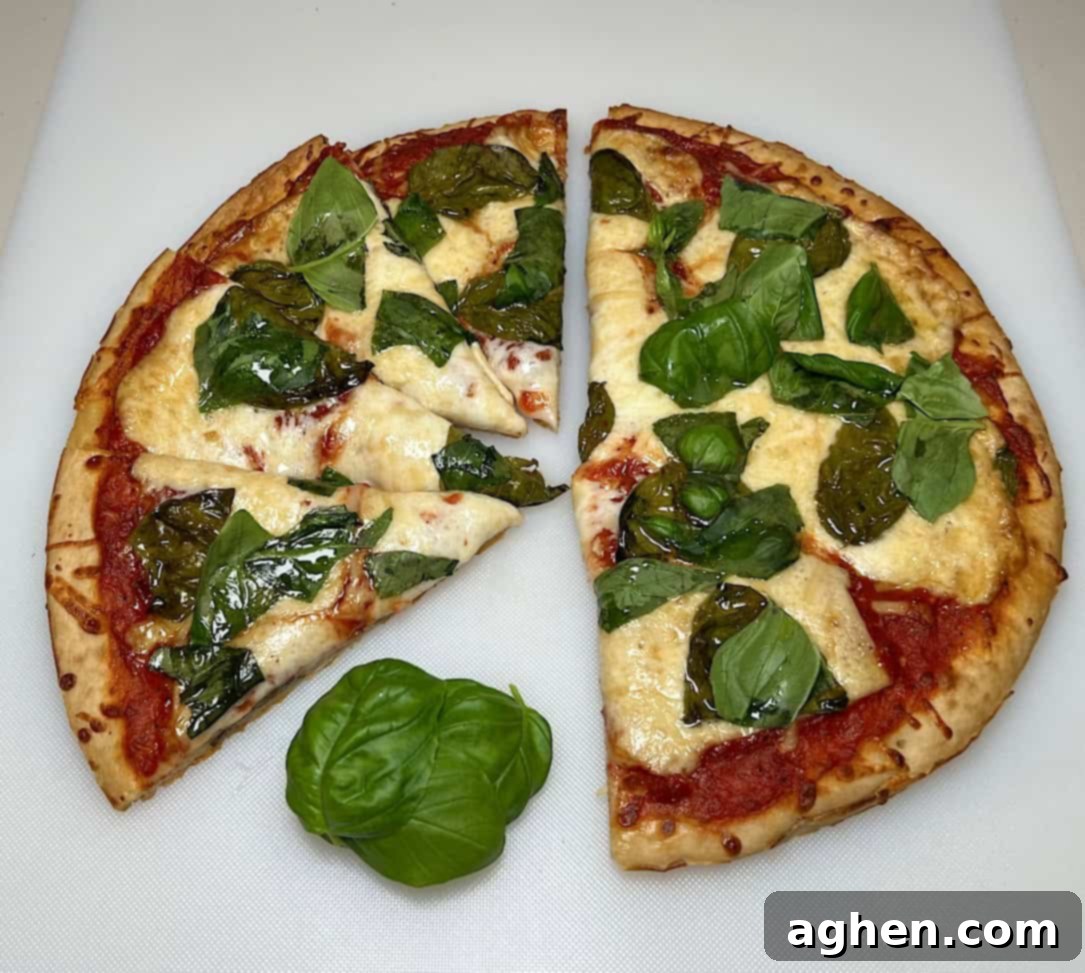Weber Izgarasında 5 Adımda Mükemmel Pizza Tarifi 2 sliced margherita pizza