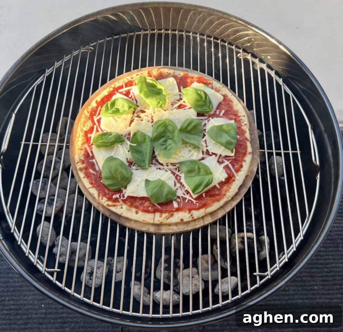 Weber Izgarasında 5 Adımda Mükemmel Pizza Tarifi 11 uncooked pizza on pizza stone